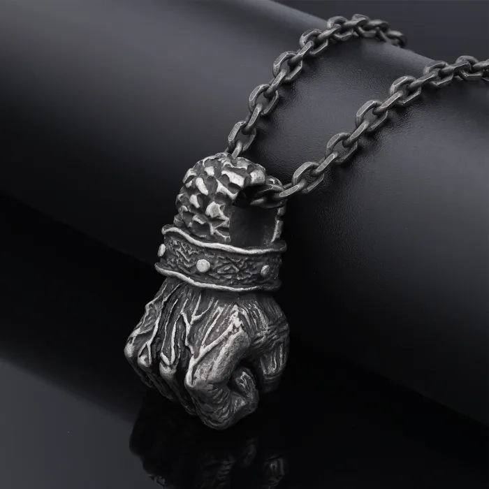 Factory Direct Punk Style Fist Pendant – Vintage Stainless Steel Men's Necklace | Bold Statement Jewelry for Wholesale & One-Piece Dropshipping