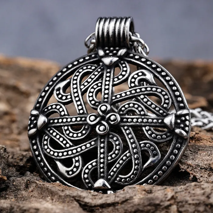 Celtic Hollow Vintage Stainless Steel Pendant – Fashion Accessories Wholesale | Retro Unisex Jewelry for Bulk Resellers & Online Boutiques