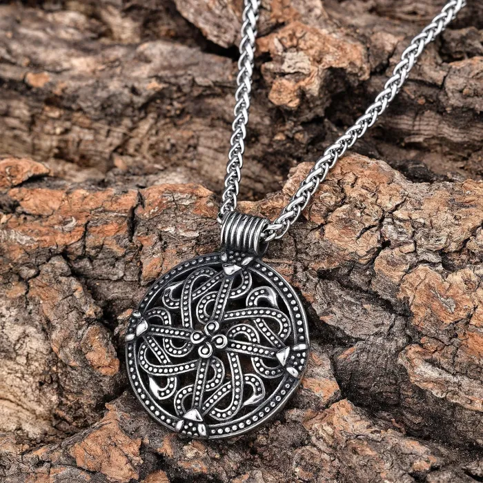 Celtic Hollow Vintage Stainless Steel Pendant – Fashion Accessories Wholesale | Retro Unisex Jewelry for Bulk Resellers & Online Boutiques