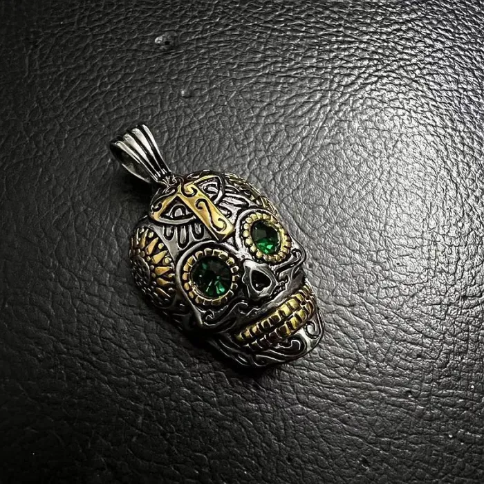 Wholesale Gold Plated Stainless Steel Skull Head Necklace with Blue Eyes – Halloween Jewelry Bulk Supplier Factory Price