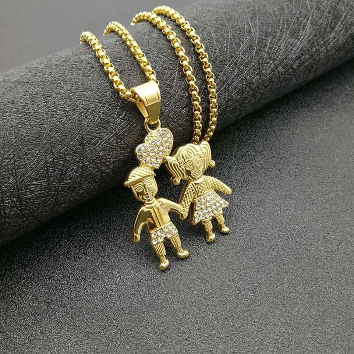 Wholesale Gold Plated Titanium Steel Boy and Girl Pendant Necklace – Hip Hop Iced Out Jewelry Bulk Supplier Factory Price