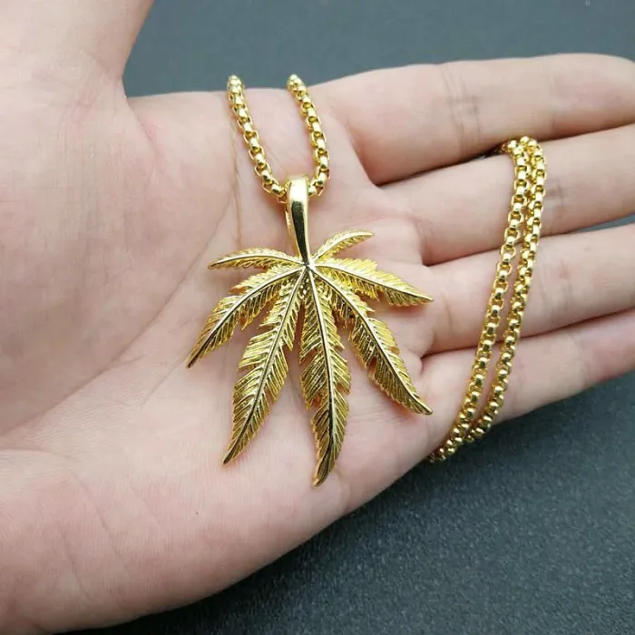 Wholesale Gold Plated Titanium Steel Jamaica Maple Leaf Pendant Necklace – Hip Hop Jewelry Bulk Supplier Factory Price